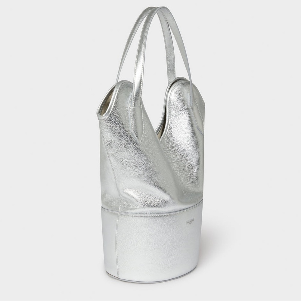 Reduced! NWT. J and M Davidson Silver Leather Small Ray Bag. - Picture 2 of 12